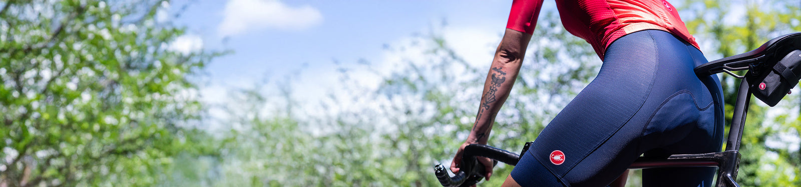 Byxor med bröstlapp