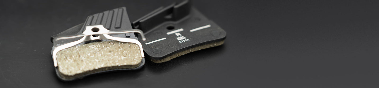 | Semi-metalliska insatser