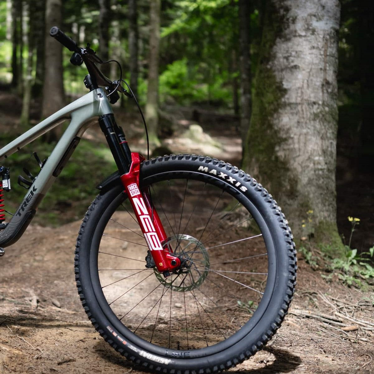 ROCKSHOX ZEB ULTIMATE CHARGER 3.1 RC2 27,5" DEBONAIR+ Tapered gaffelaxel 15x110mm Boost Red Electric