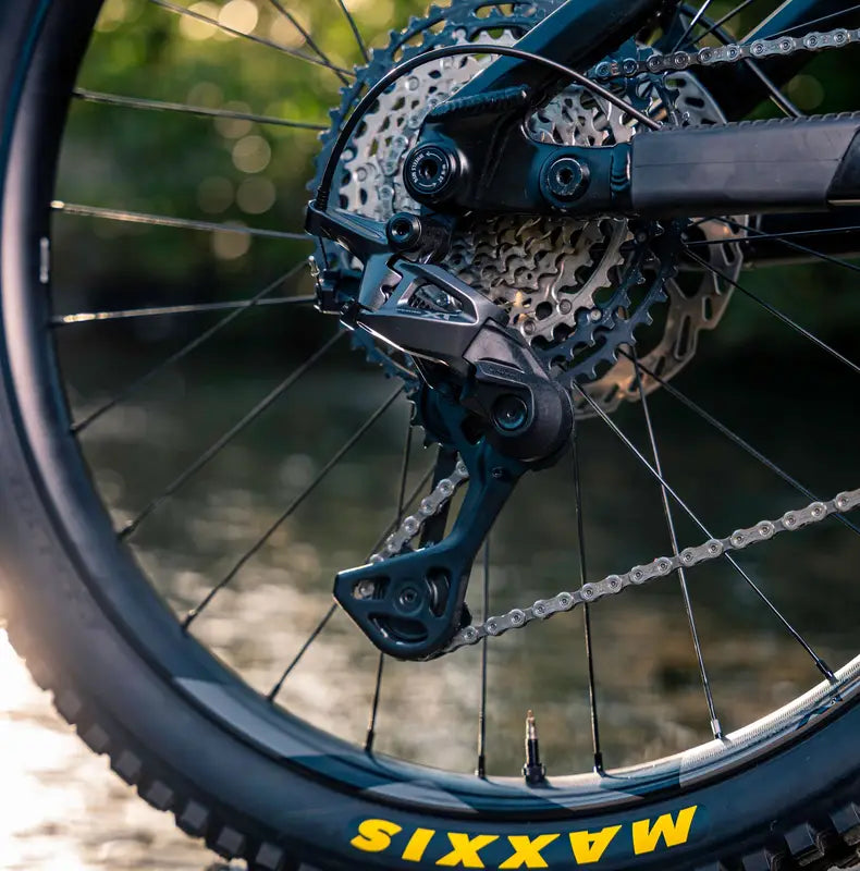 SHIMANO DEORE XT RD-M8200-SGS 12V Long Cage Rear Derailleur