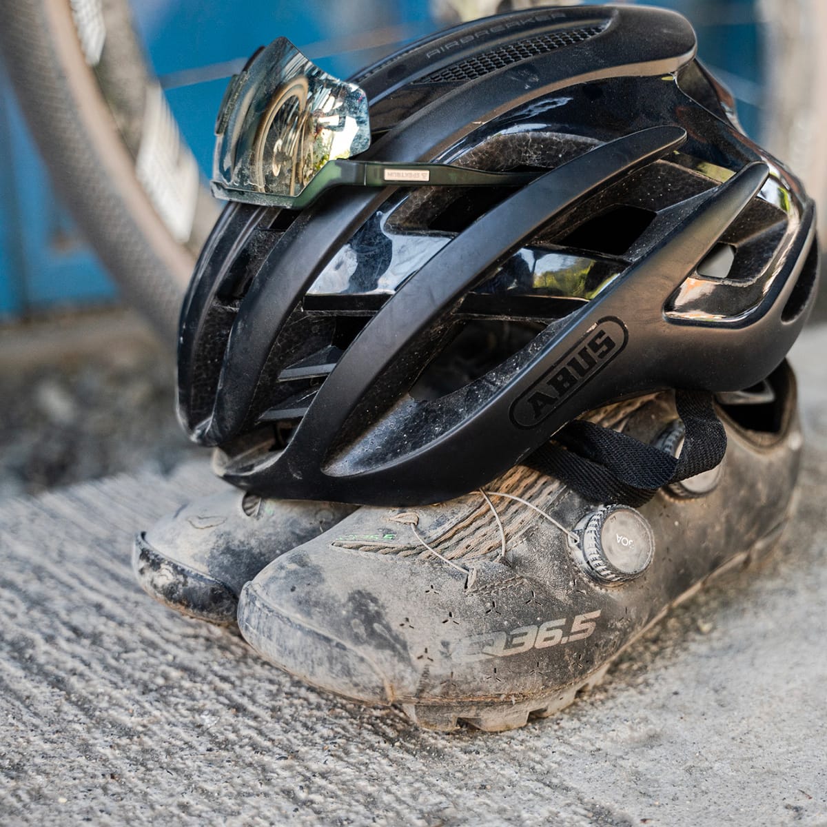 ABUS AIRBREAKER Road Hjälm Svart