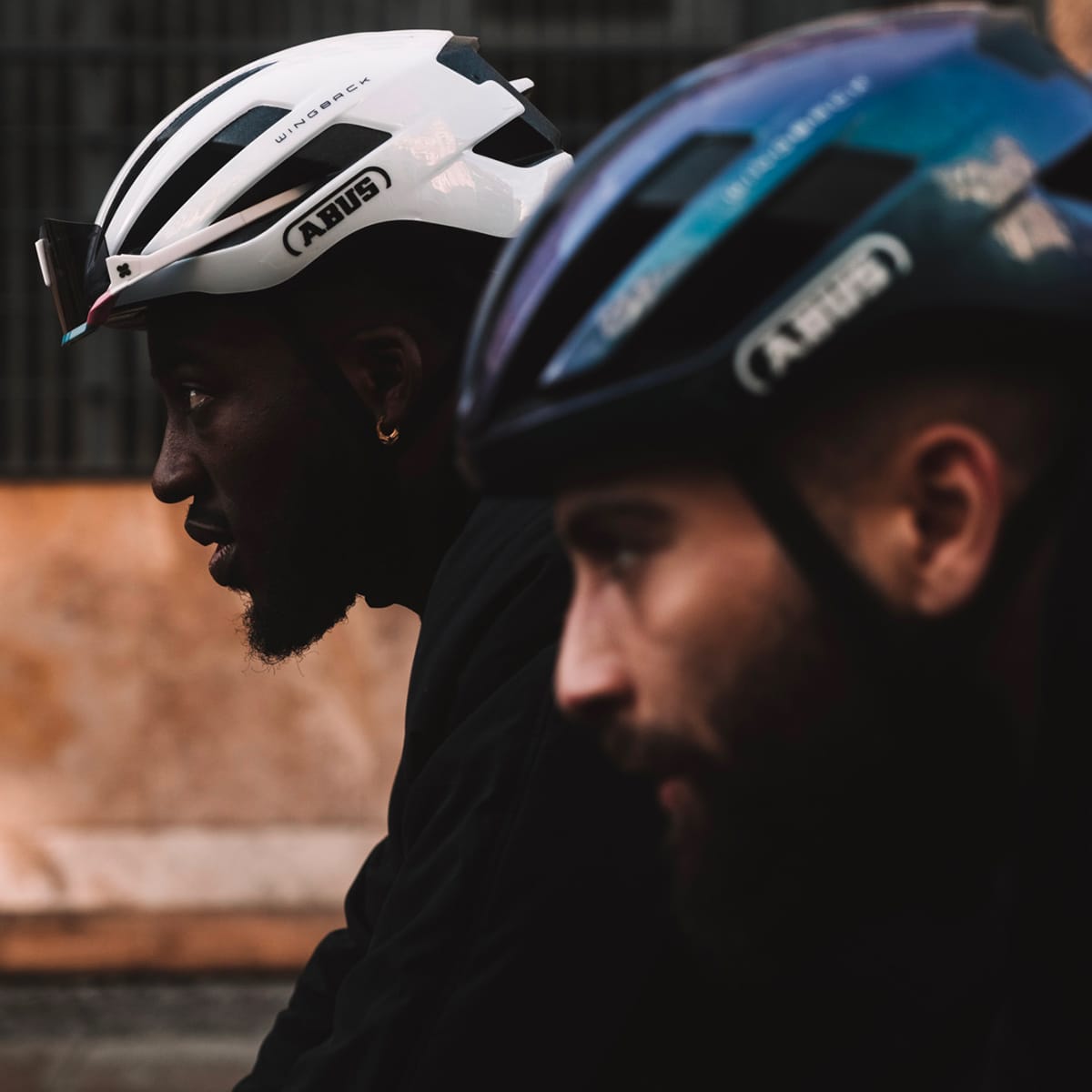 ABUS WINGBACK Road Hjälm Vit