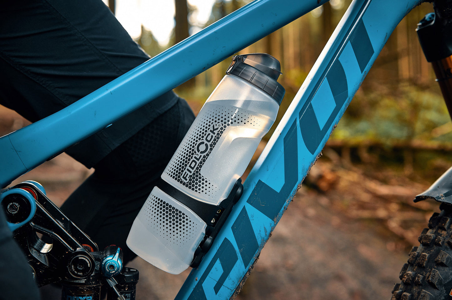 Bottle and bottle cage kit FIDLOCK TWIST BIKE BASE 800 ml Transparent