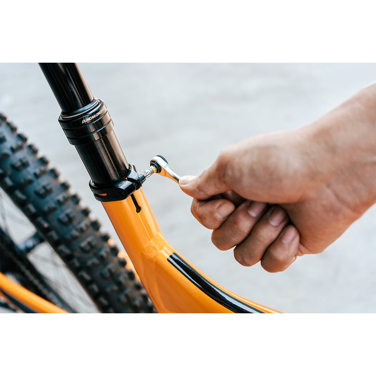 Integrerat multiverktyg Gaffelrör 42 mm avsmalnande GRANITE DESIGN STASH RT (10 verktyg) Svart