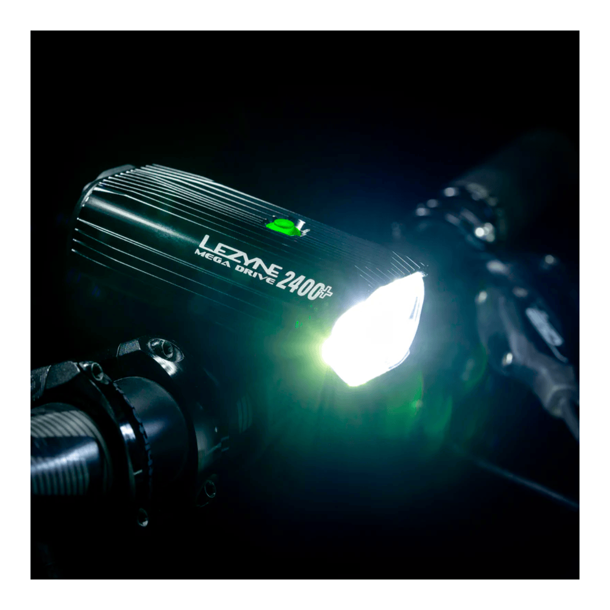 LEZYNE MEGA DRIVE 2400+ Frontljus Svart