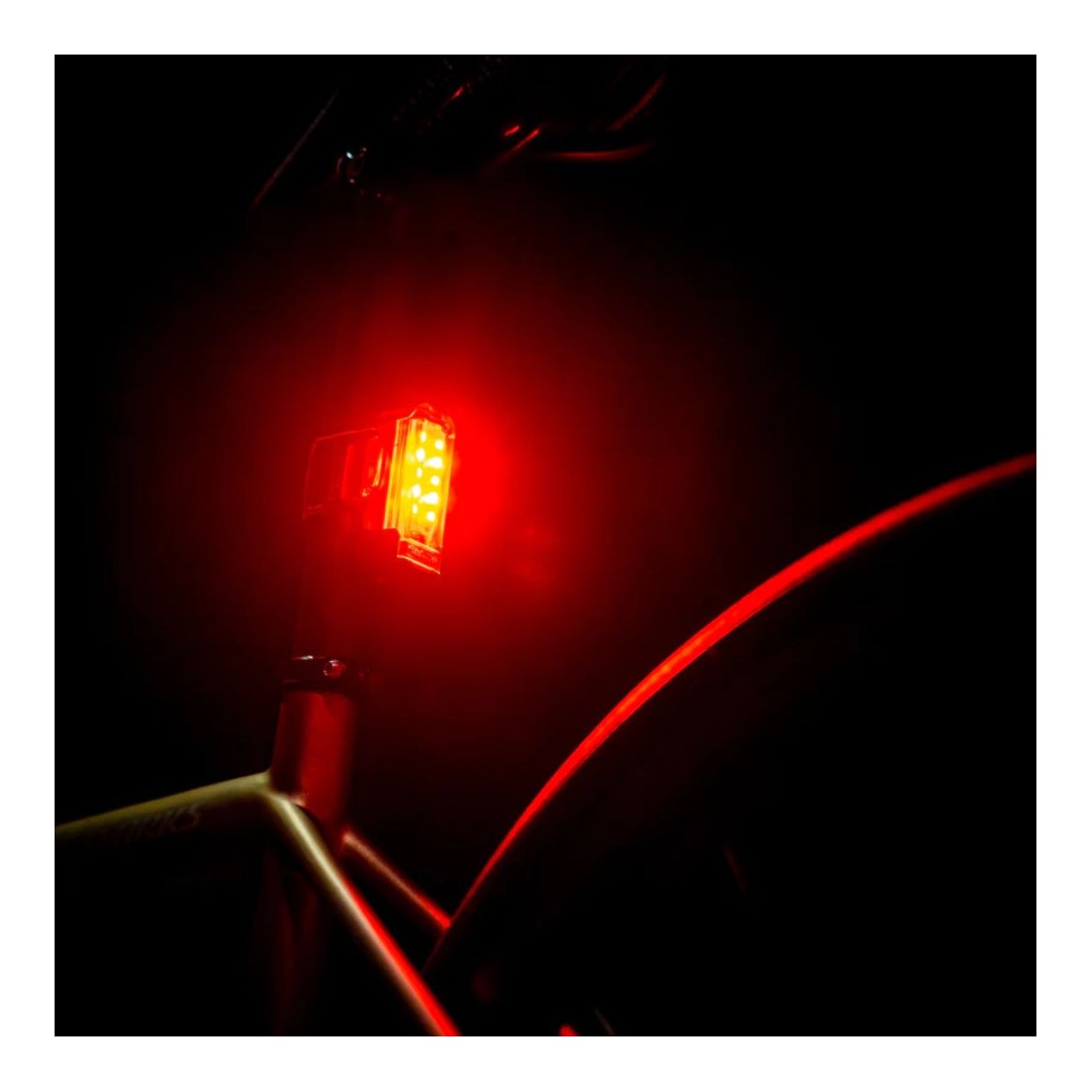 LEZYNE MACRO DRIVE 1400+ / STRIP DRIVE PRO 400+ fram- och bakljus