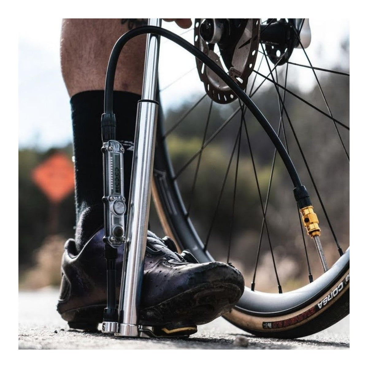 LEZYNE MICRO FLOOR DRIVE DIGITAL HPG Kompakt fotpump Silver