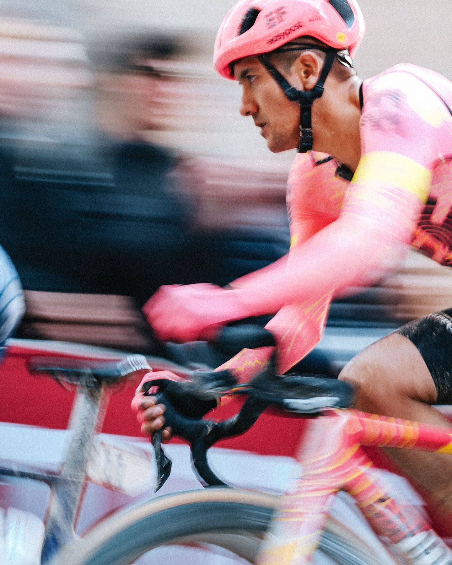 POC VENTRAL AIR MIPS EF Race team LIMITED Road Hjälm Rosa 2024