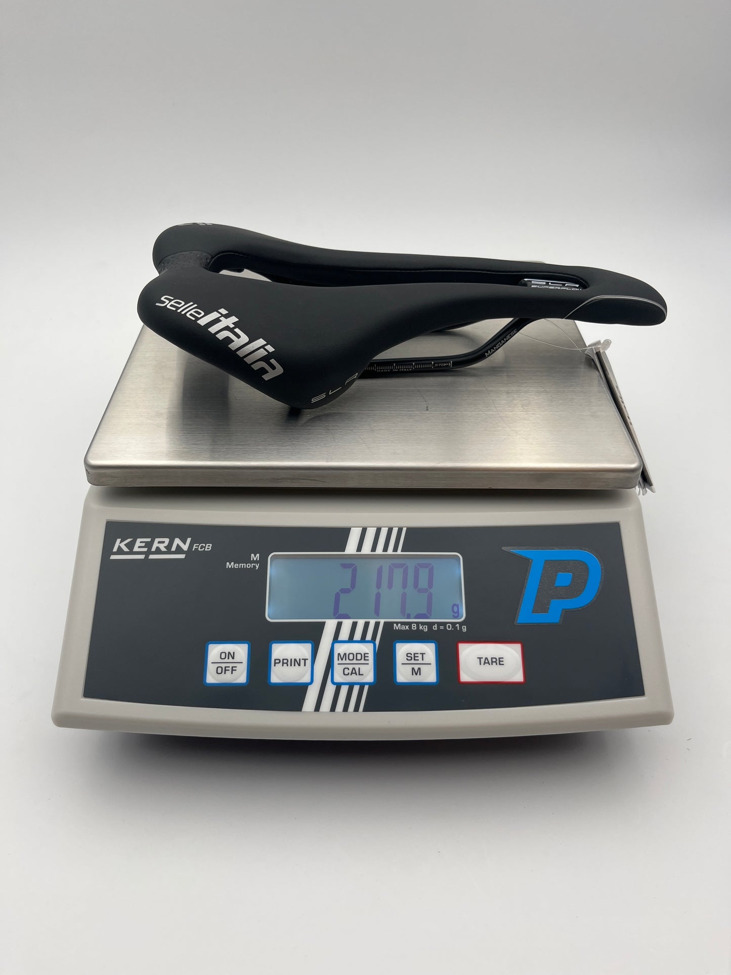 Sadel SELLE ITALIA SLR TM SUPERFLOW S Skänklar Mangan Svart