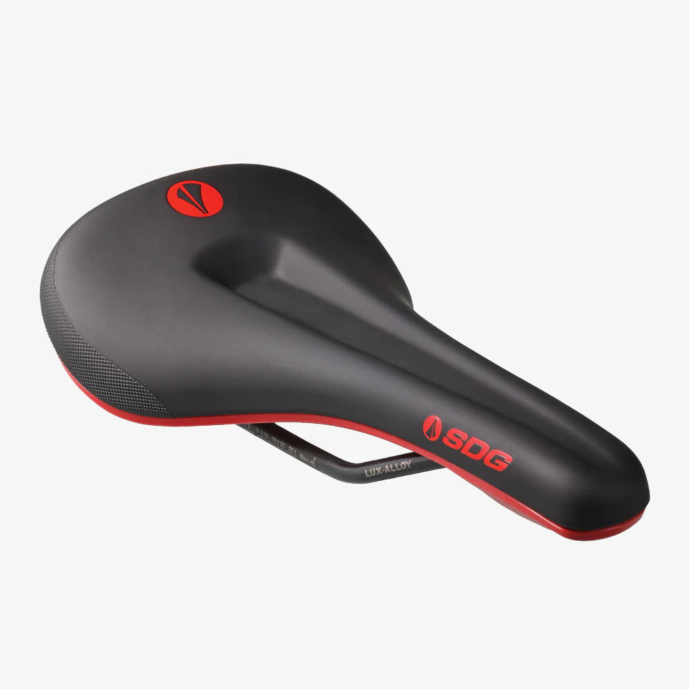 Sadel SDG BEL-AIR V3 MAX Lux-Alloy skenor Svart/Röd