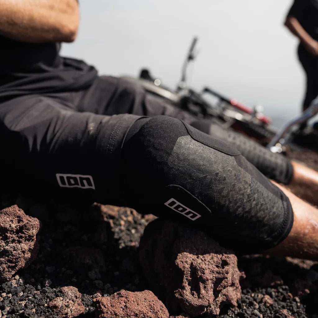 ION K-Pact Unisex knäskydd Svart