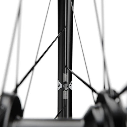DT SWISS ARC 1400 DICUT 65 Tubeless Ready framhjul (centerlås)