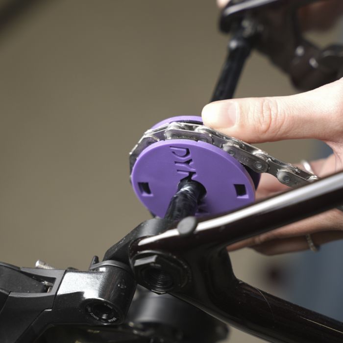DYNAMIC POCKET SPROCKET chain holder