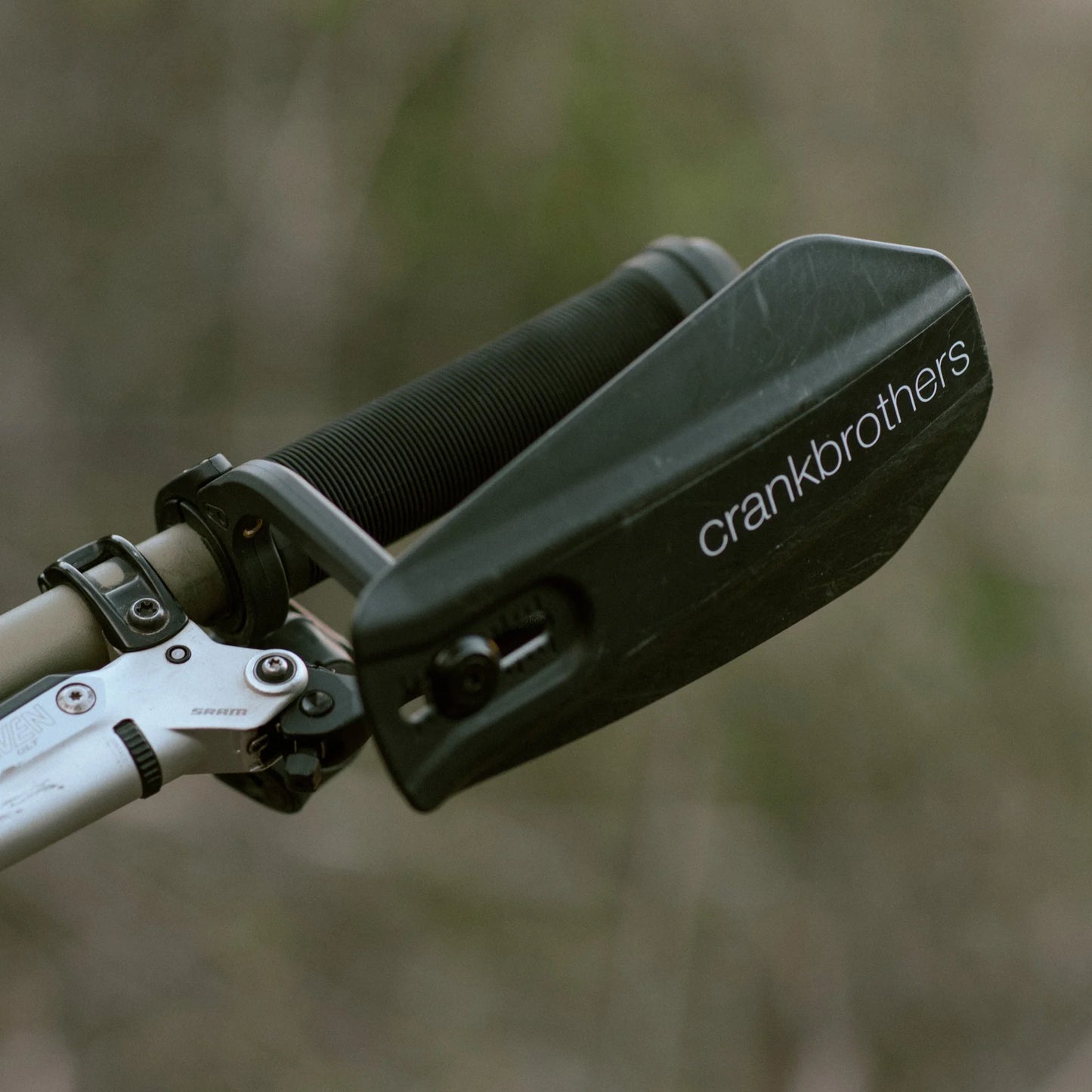 CRANKBROTHERS GUARDIAN Integrerade handskydd