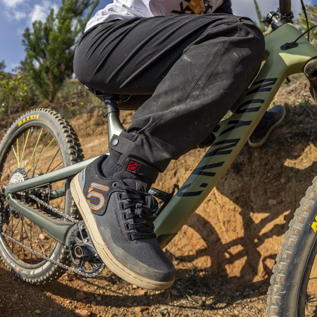 ADIDAS FIVE TEN FREERIDER PRO CANVAS MTB-skor för damer, grå/svarta 2025