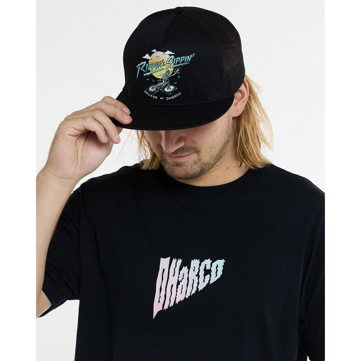DHARCO FLAT BRIM TRUCKER RIPPIN AND SIPPIN keps Svart