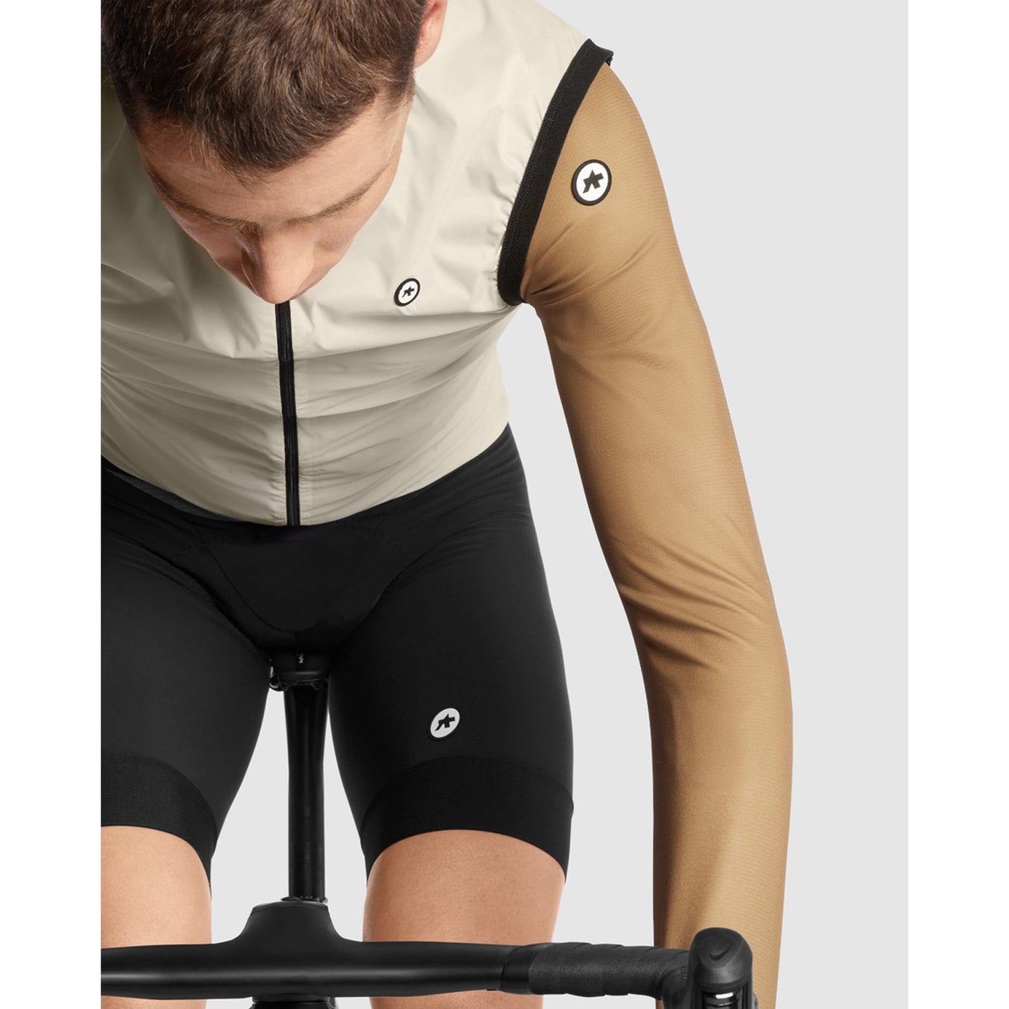 ASSOS MILLE GT Wind C2 Moon Sand Sleeveless Jacket
