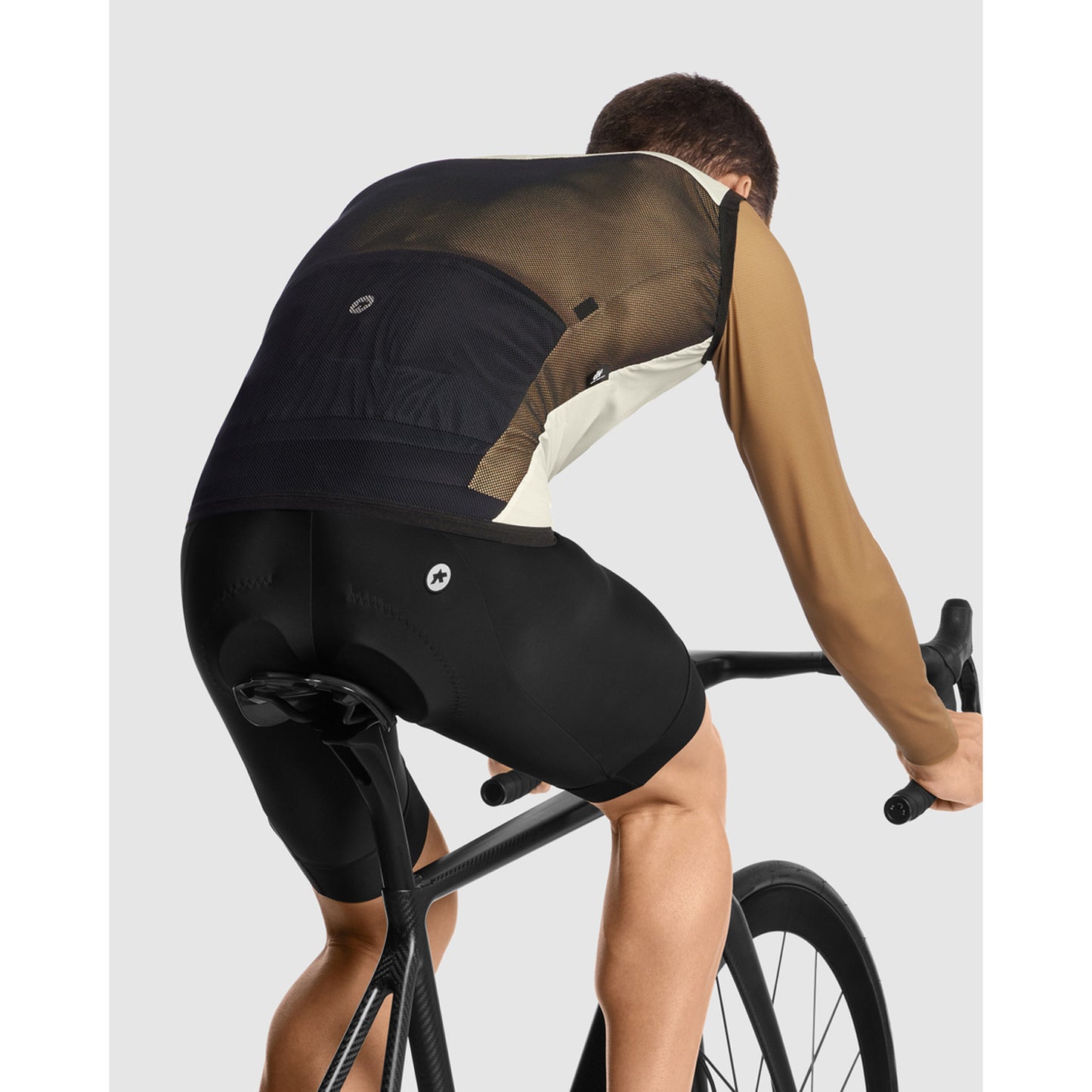 ASSOS MILLE GT Wind C2 Moon Sand Sleeveless Jacket