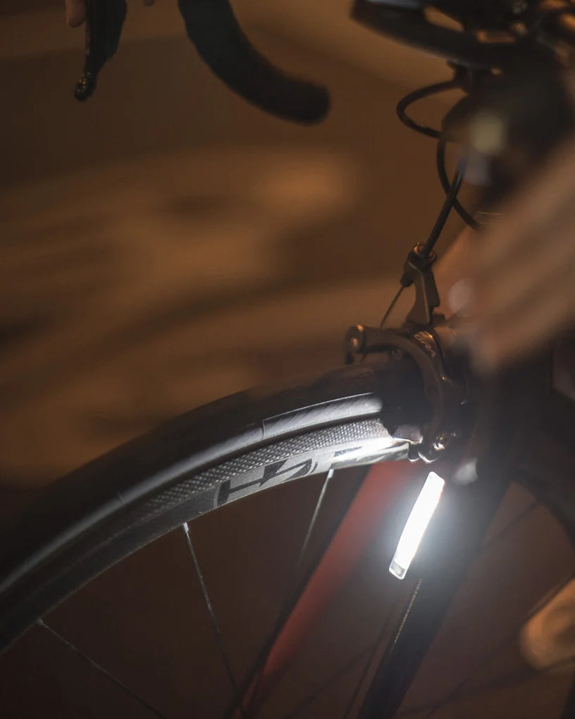 KNOG PLUS FRONT 40 Lumen Frontljus Svart