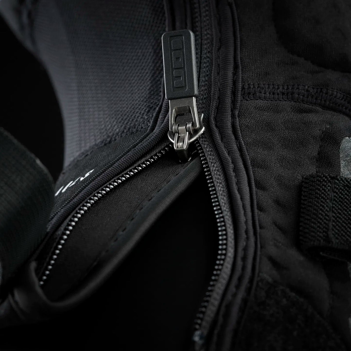 ION K-Lite Zip Knäskydd Svart