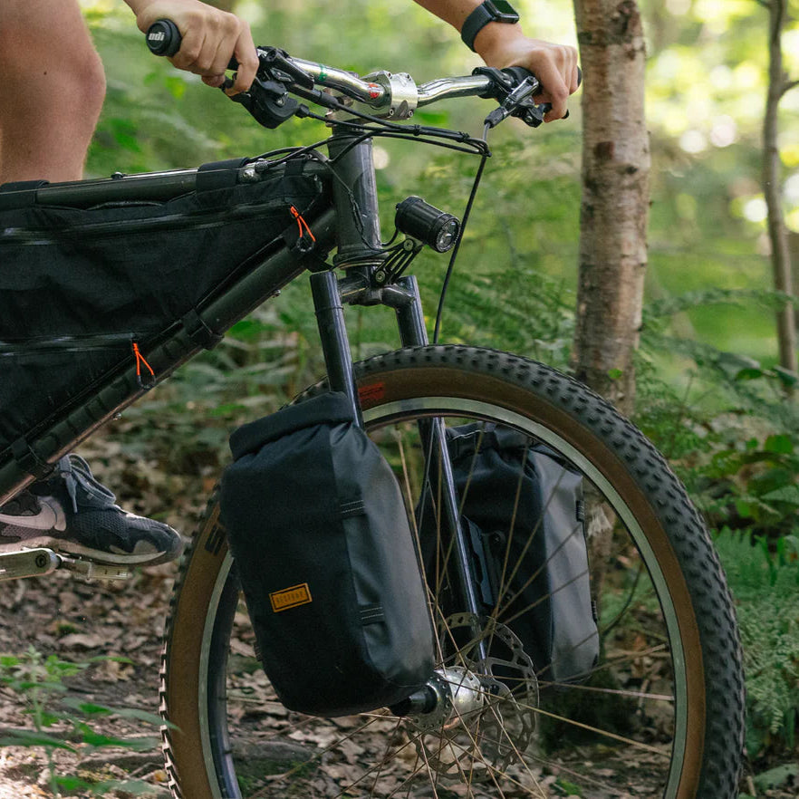 Gaffelväska RESTRAP SWITCH PANNIER 5 L Svart