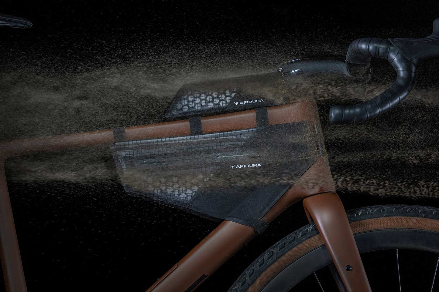 Förpackningar med APIDURA AERO SYSTEM ramväskor Svart