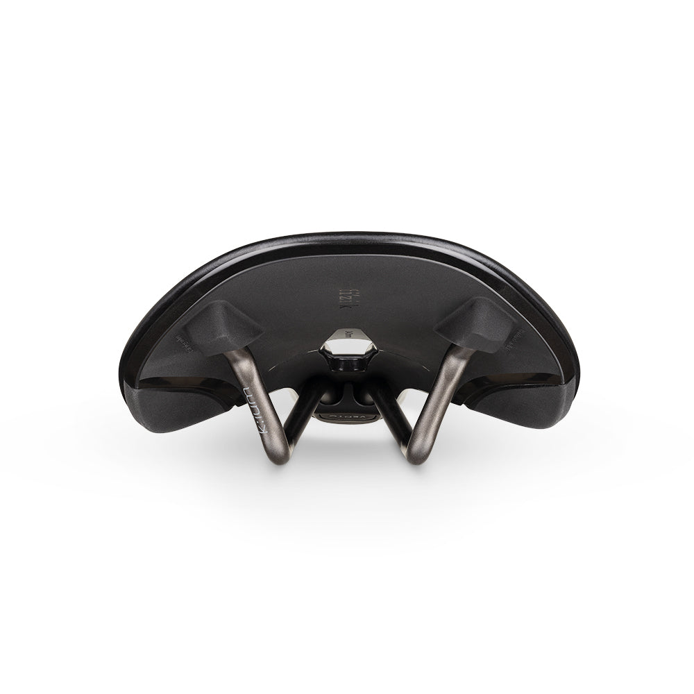 Sadel FIZIK VENTO ANTARES R3 140 mm Kium skenor Svart