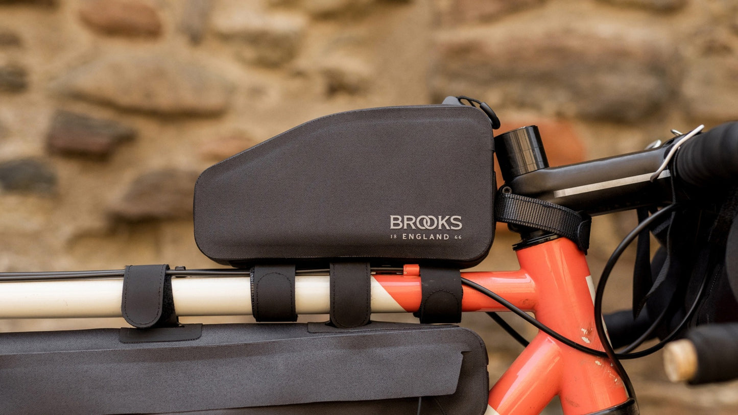 BROOKS SCAPE 0,9L ramväska Svart