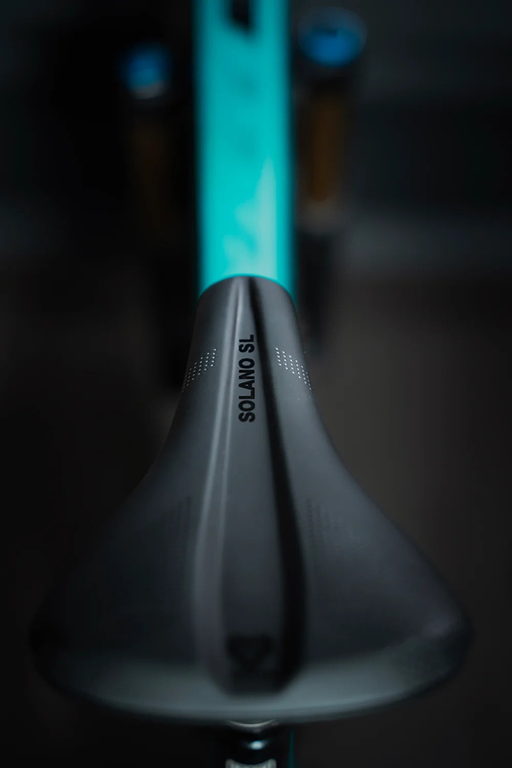 WTB SOLANO SL 142 mm kolfiber sadelskena Svart