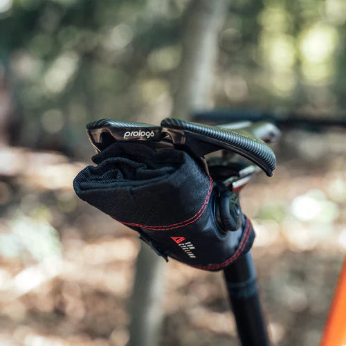 Sadelväska KOM CYCLING SADDLE ROLL XL