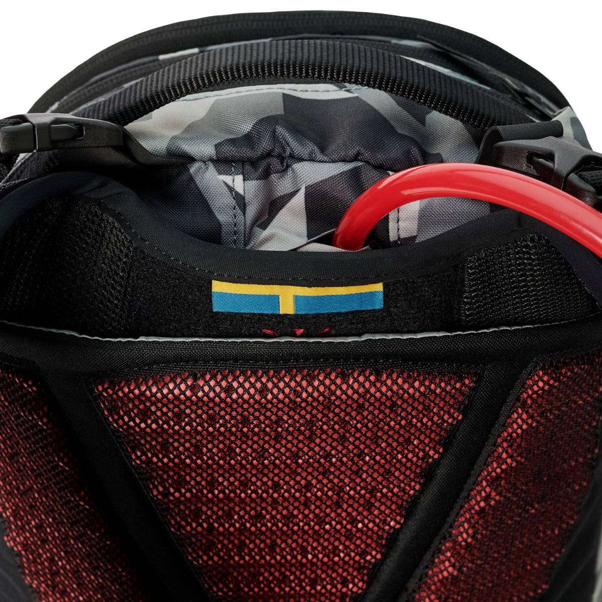 USWE SHRED 16 L Camo Backpack