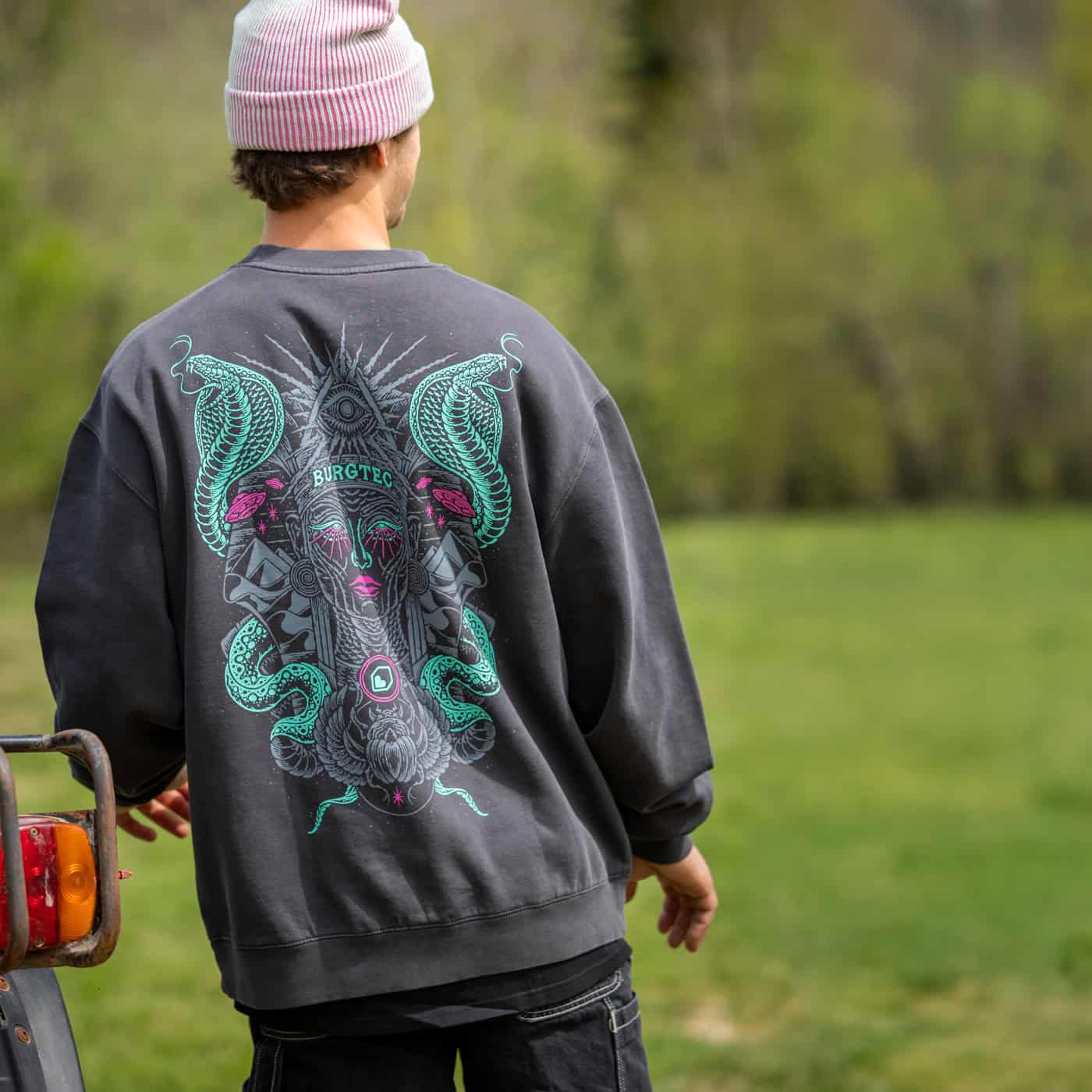 Sweatshirt med BURGTEC DESERT QUEEN FADED