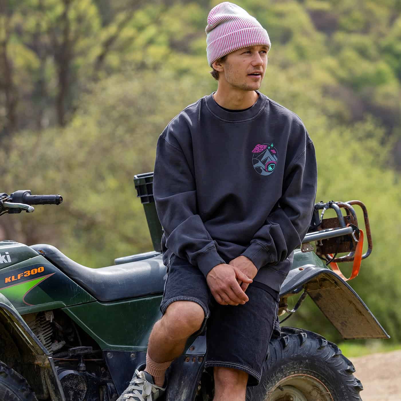 Sweatshirt med BURGTEC DESERT QUEEN FADED