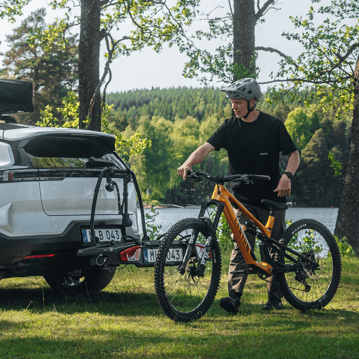 THULE VELOSPACE 3 2 Bike Carrier on Hitch