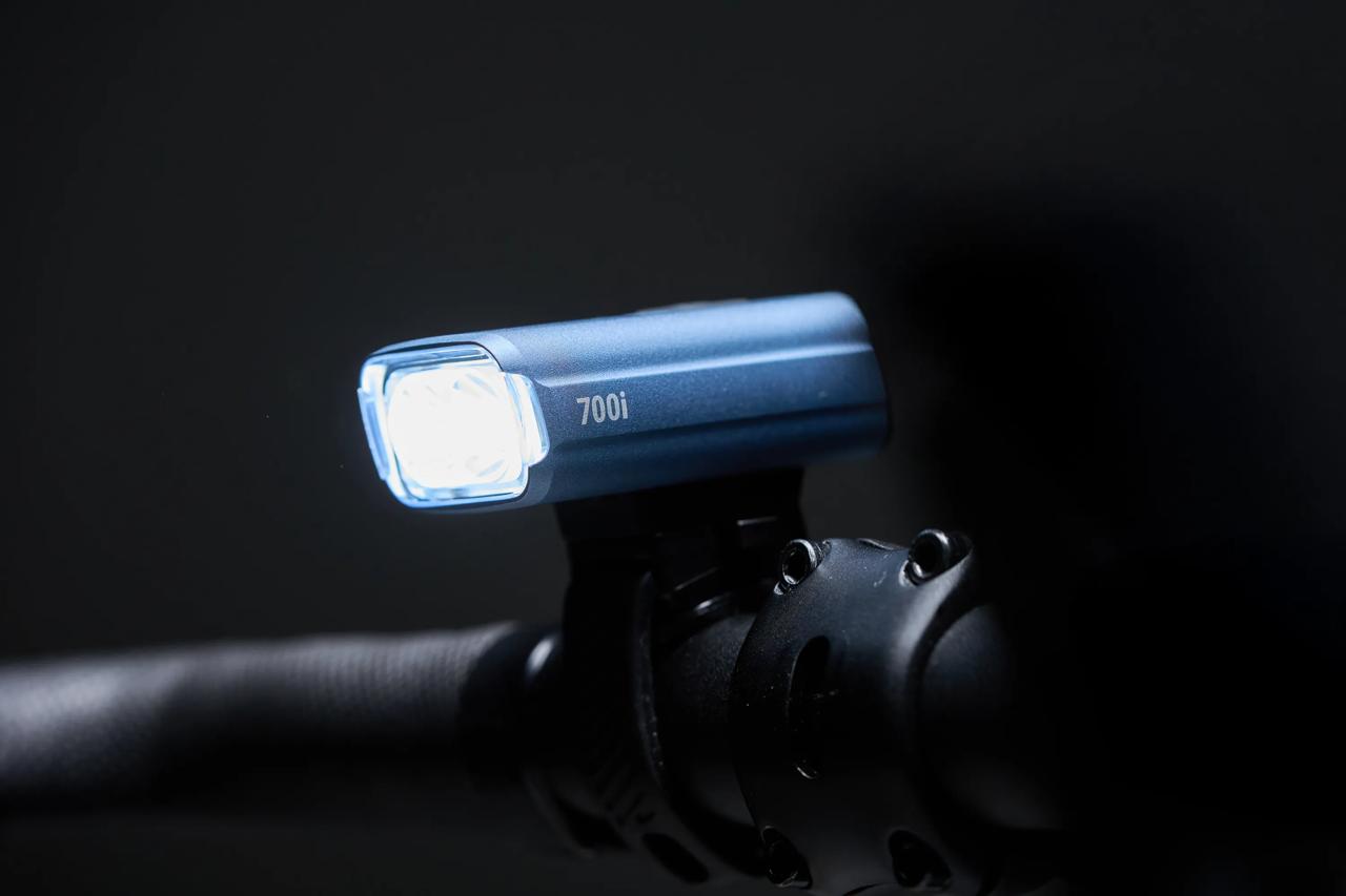 Framljus BBB NANOSTRIKE 700 i Blå