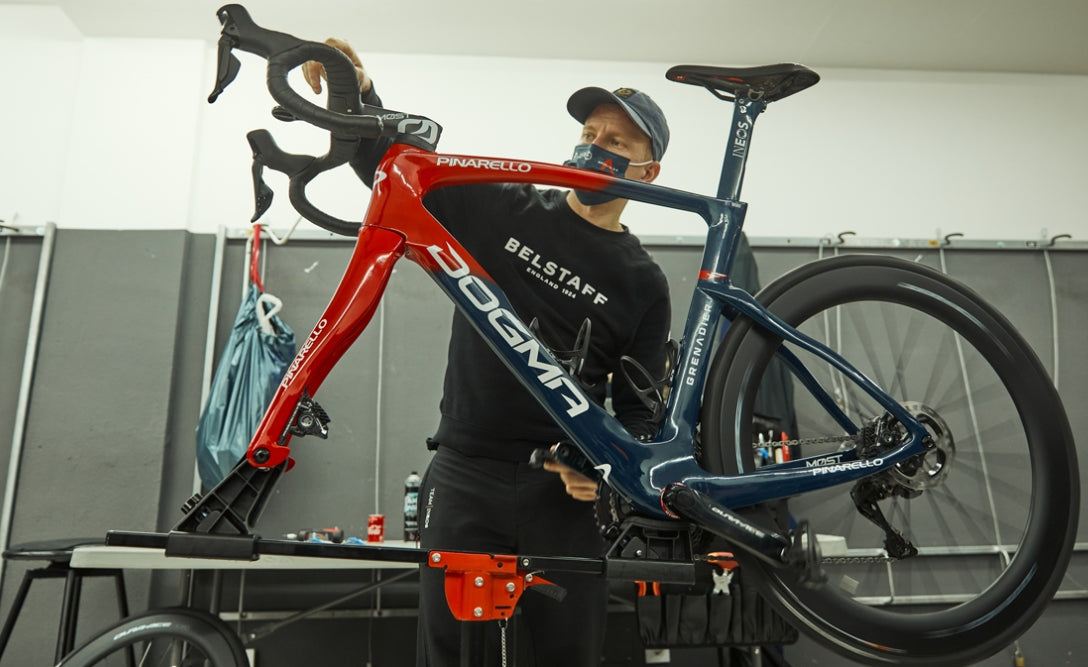 ELITE RACE FC workshop stand