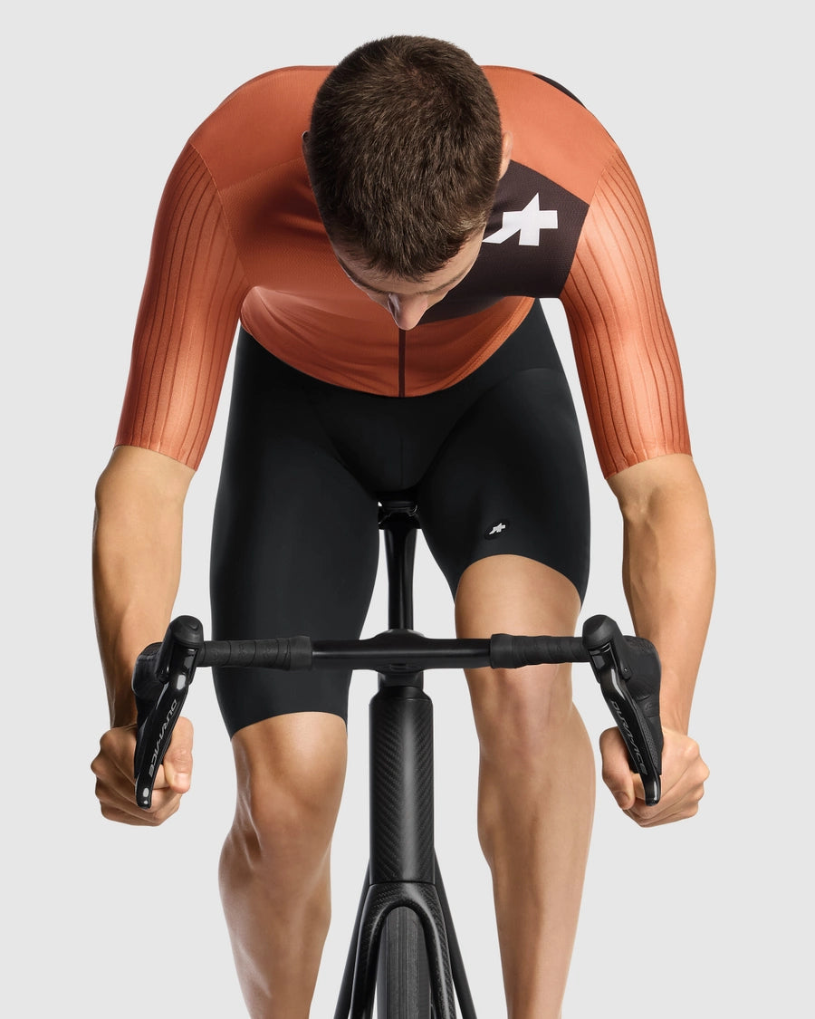 ASSOS EQUIPE RS S11 Kortärmad brun tröja