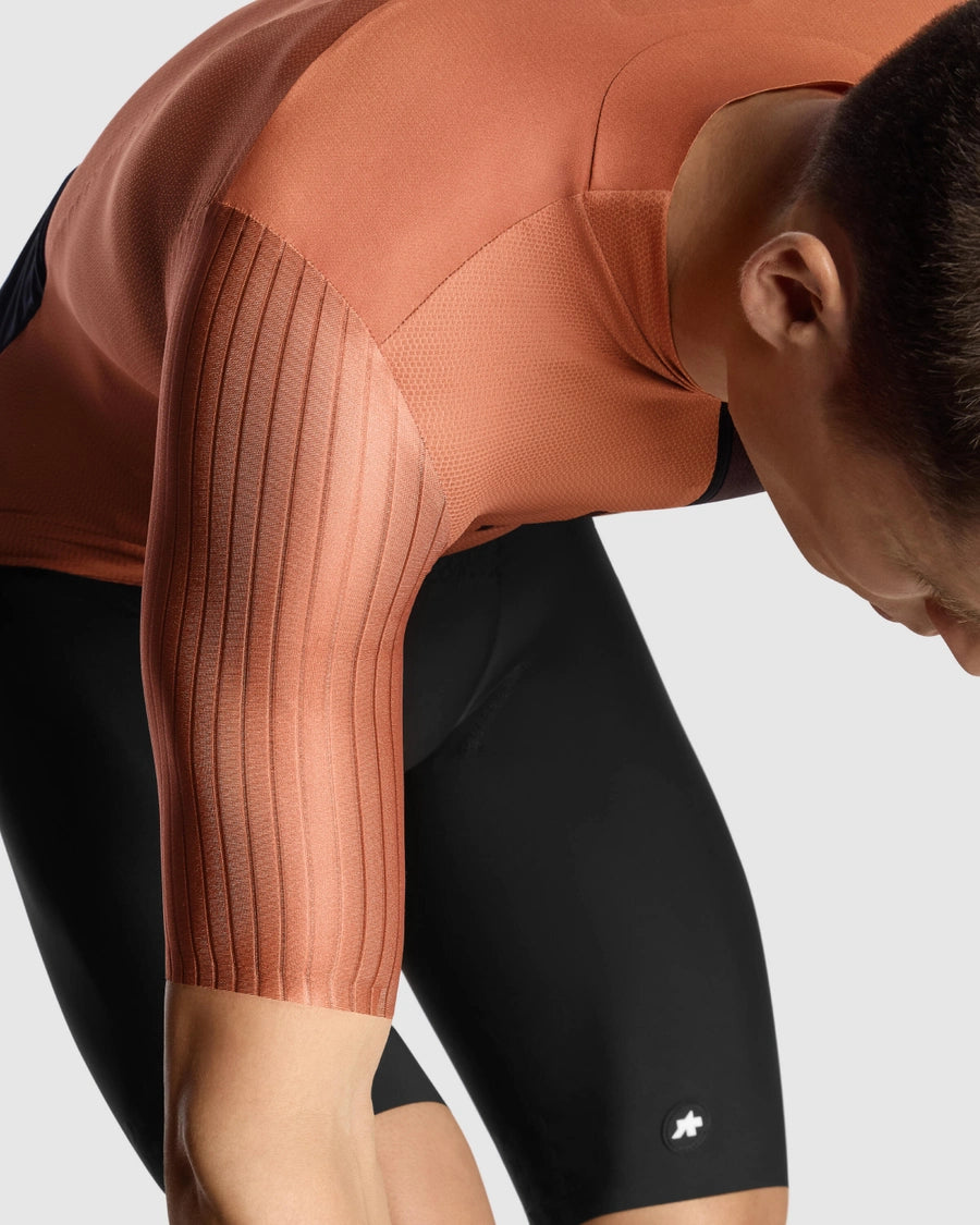 ASSOS EQUIPE RS S11 Kortärmad brun tröja