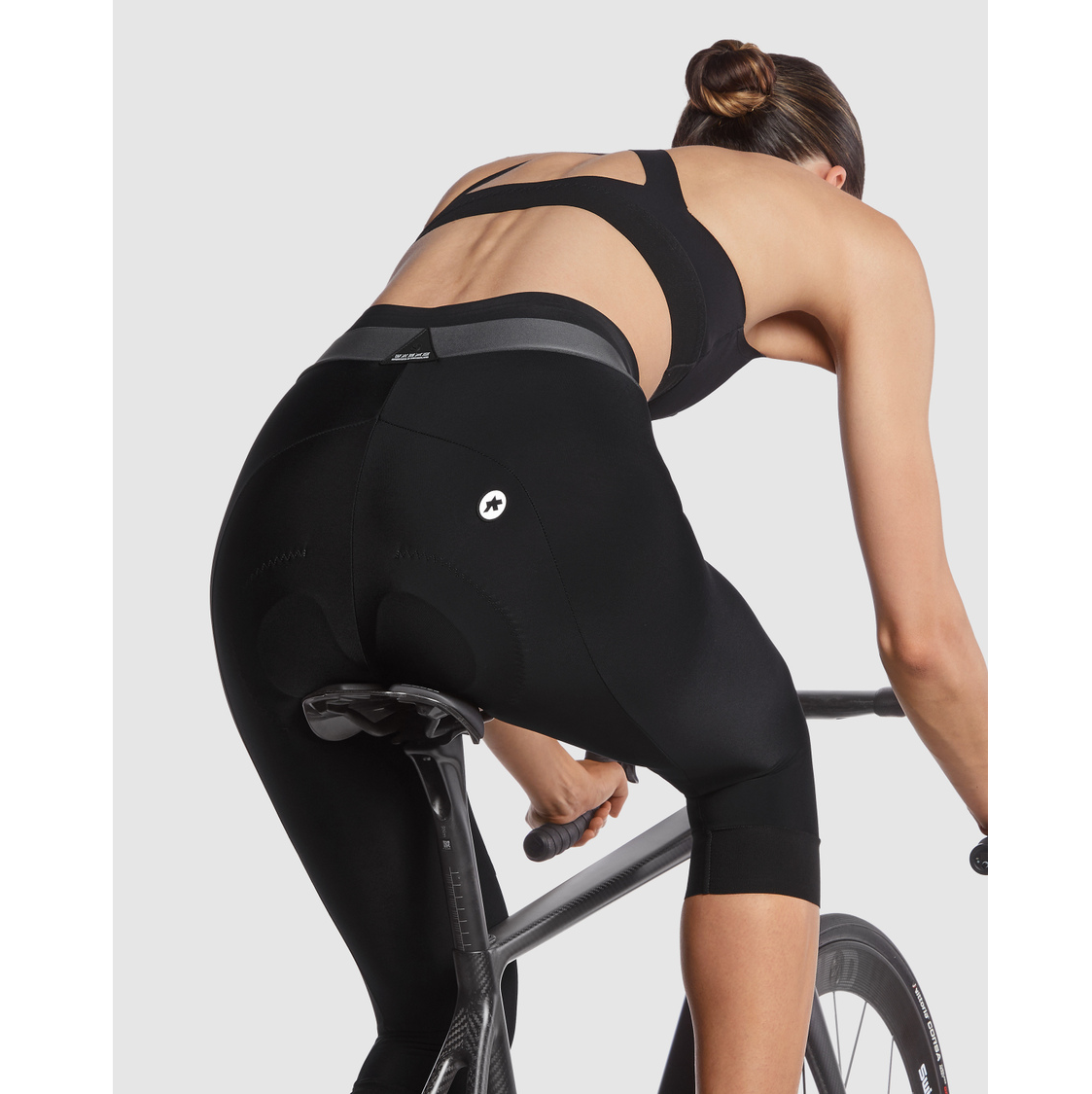 ASSOS UMA C2 3/4 bröstbyxor för damer Svart Serie