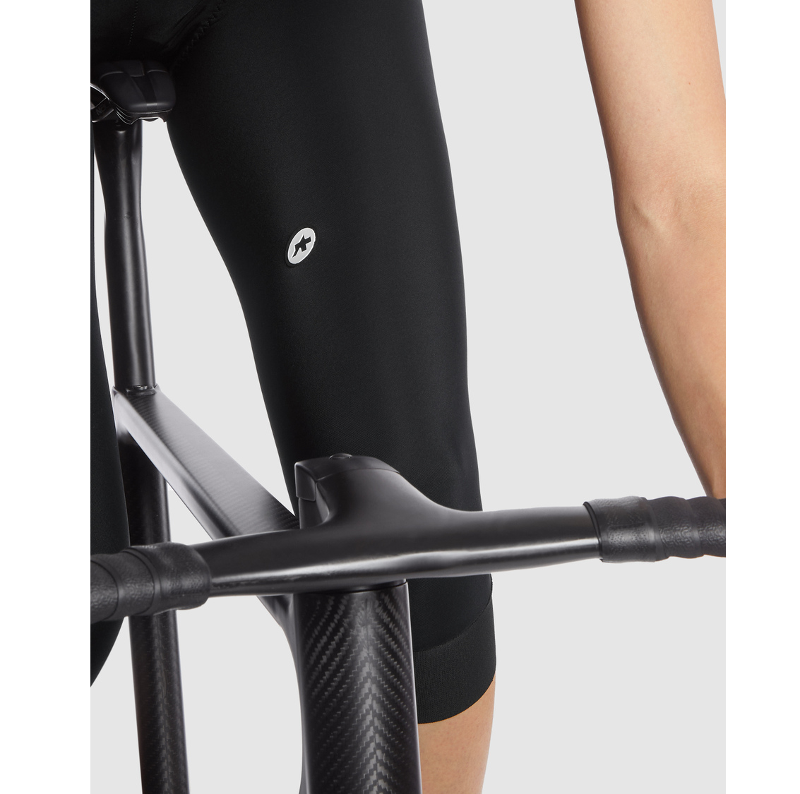 ASSOS UMA C2 3/4 bröstbyxor för damer Svart Serie