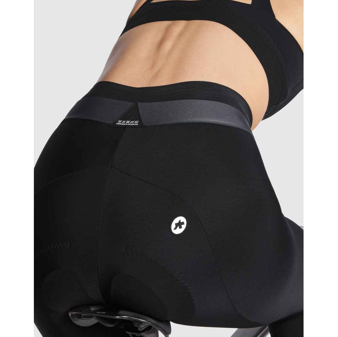 ASSOS UMA C2 3/4 bröstbyxor för damer Svart Serie