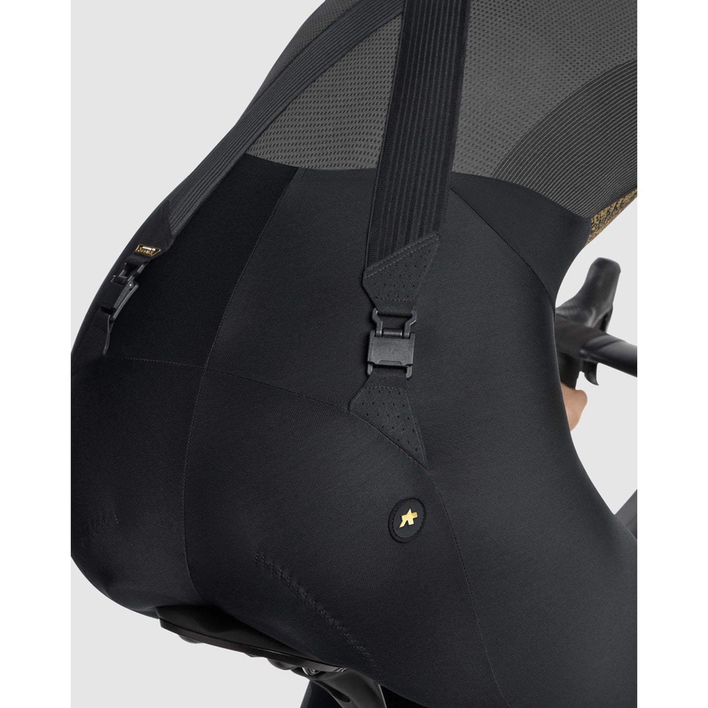 ASSOS UMA GTV S11 dambyxa i svart serie