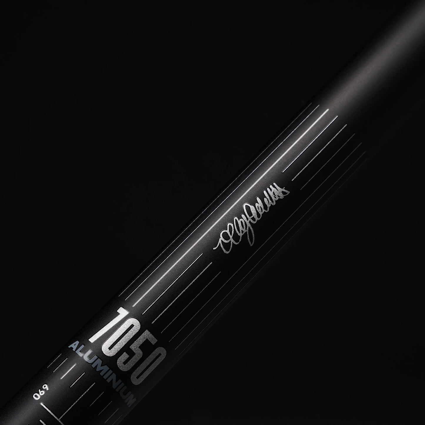 DMR 800 VIBROCORE Rise 65mm 780mm Svart styre