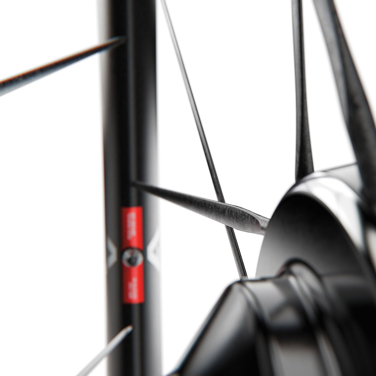 DT SWISS ARC 1100 DICUT WTS 65 Tubeless Ready framhjul (Center Lock) emabrgo july