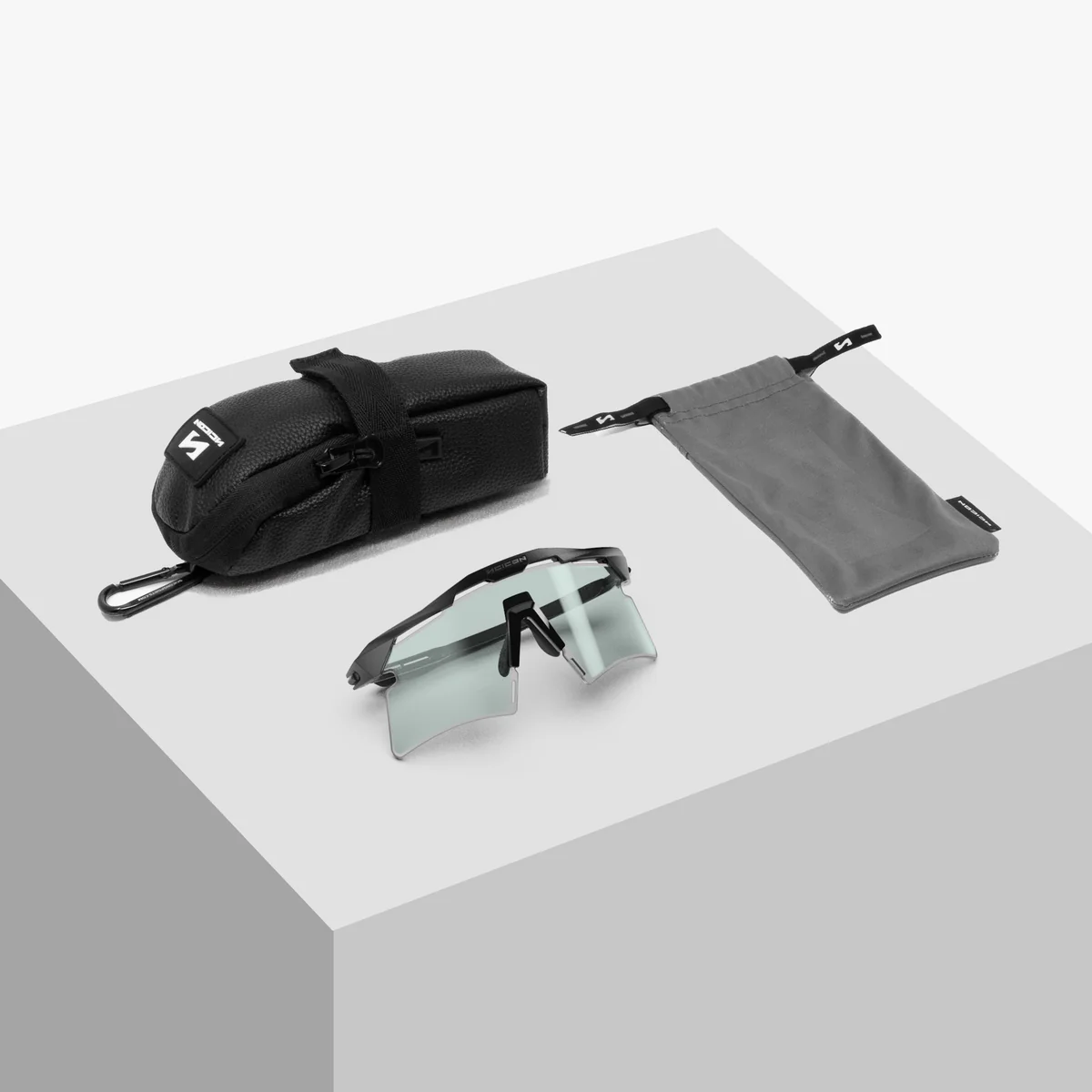 Solglasögon SCICON AEROSHADE 2.0 TITANIUM Svart kristallglans blågrön fotokromisk lins