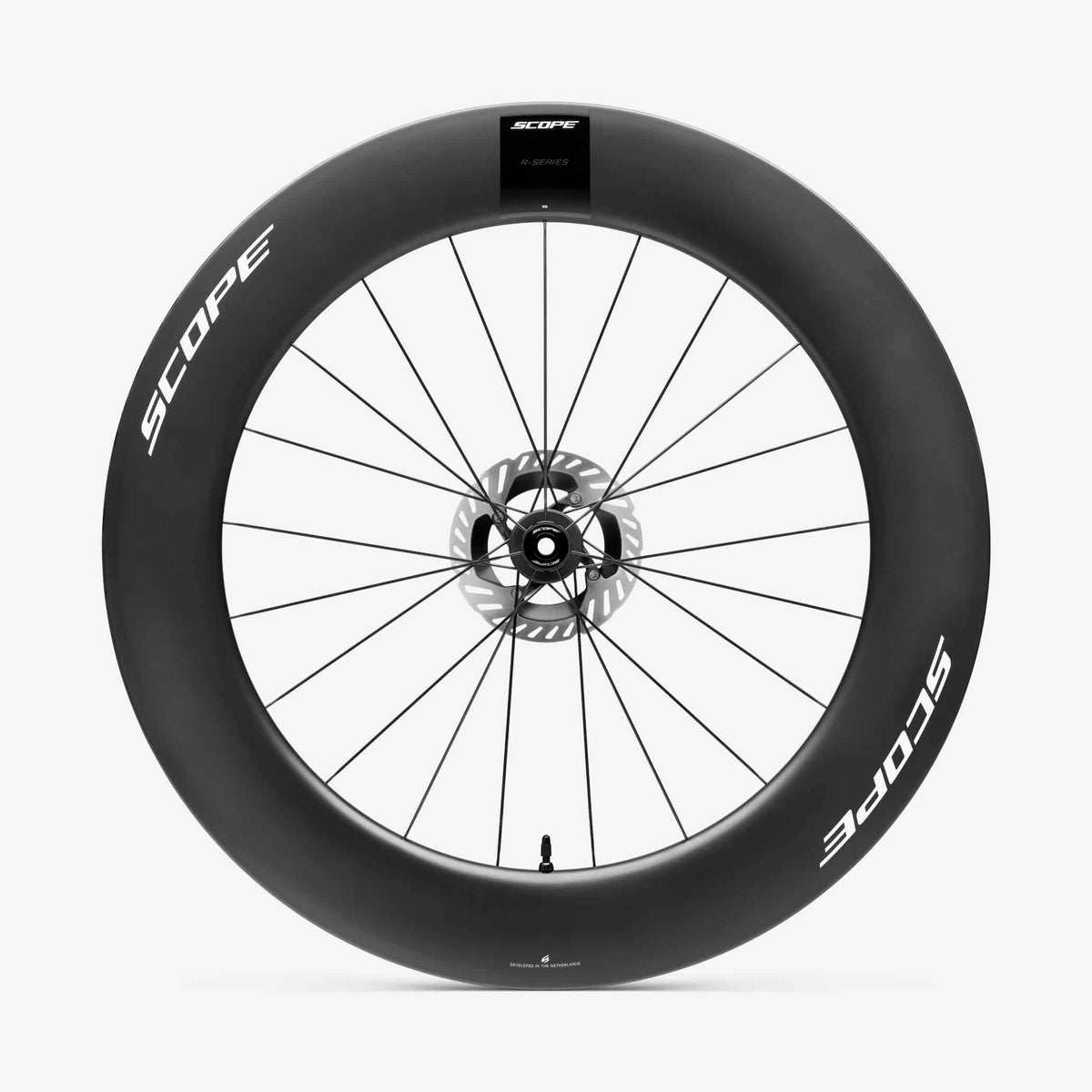 SCOPE Race R8T - framifrån