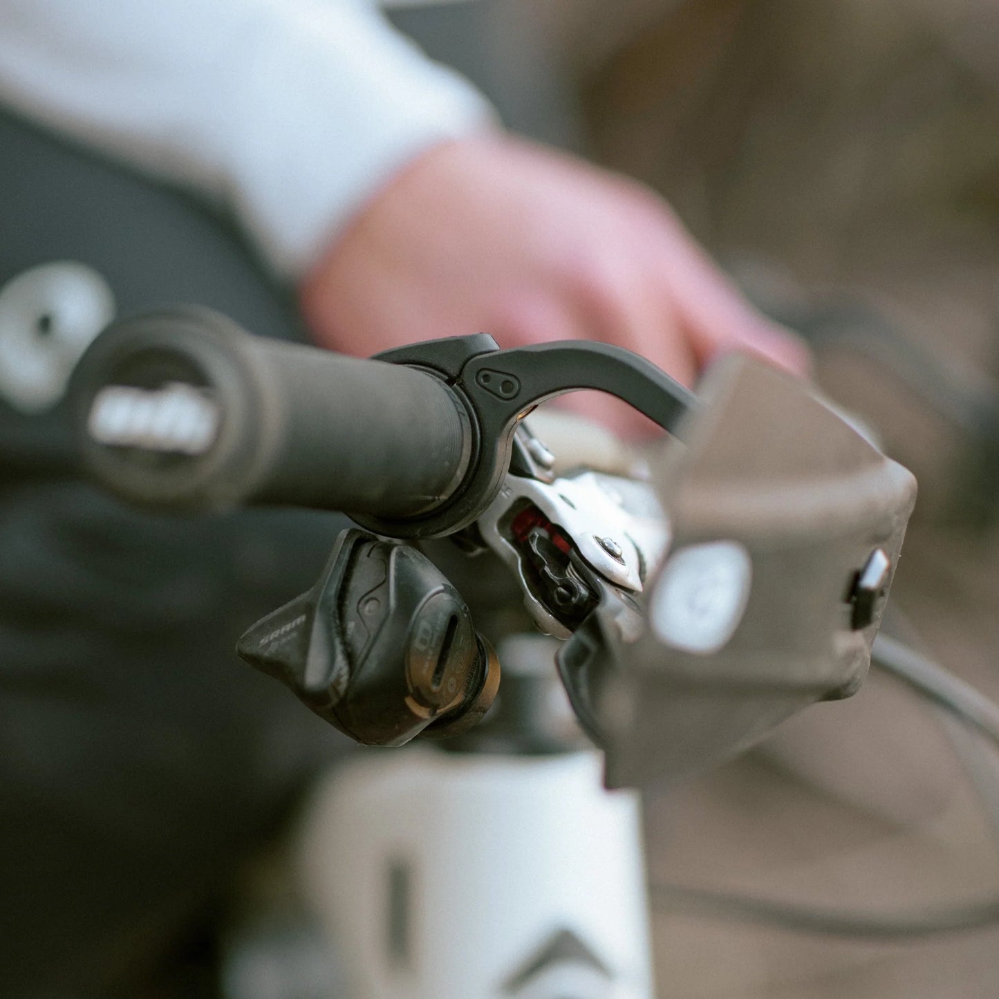 CRANKBROTHERS GUARDIAN Integrerade handskydd