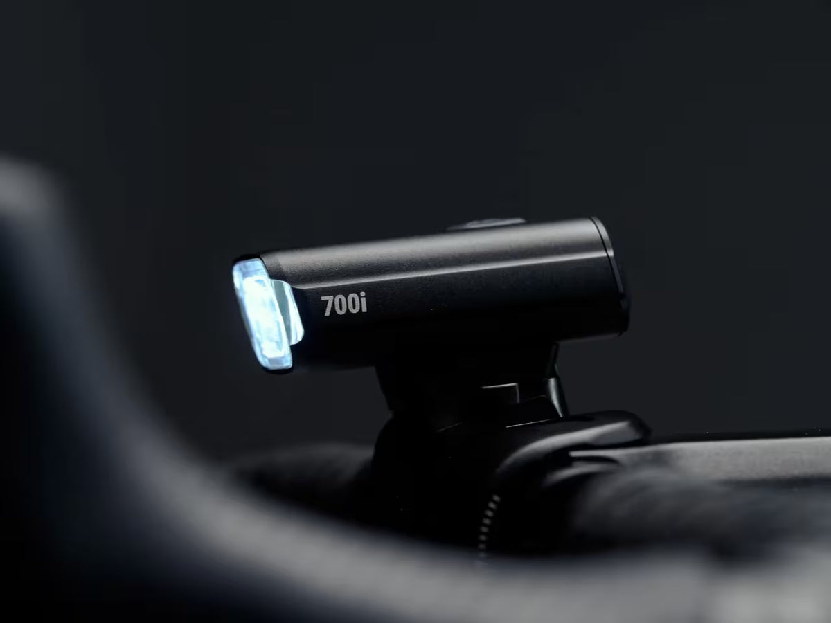 Framlykta BBB NANOSTRIKE 700i svart