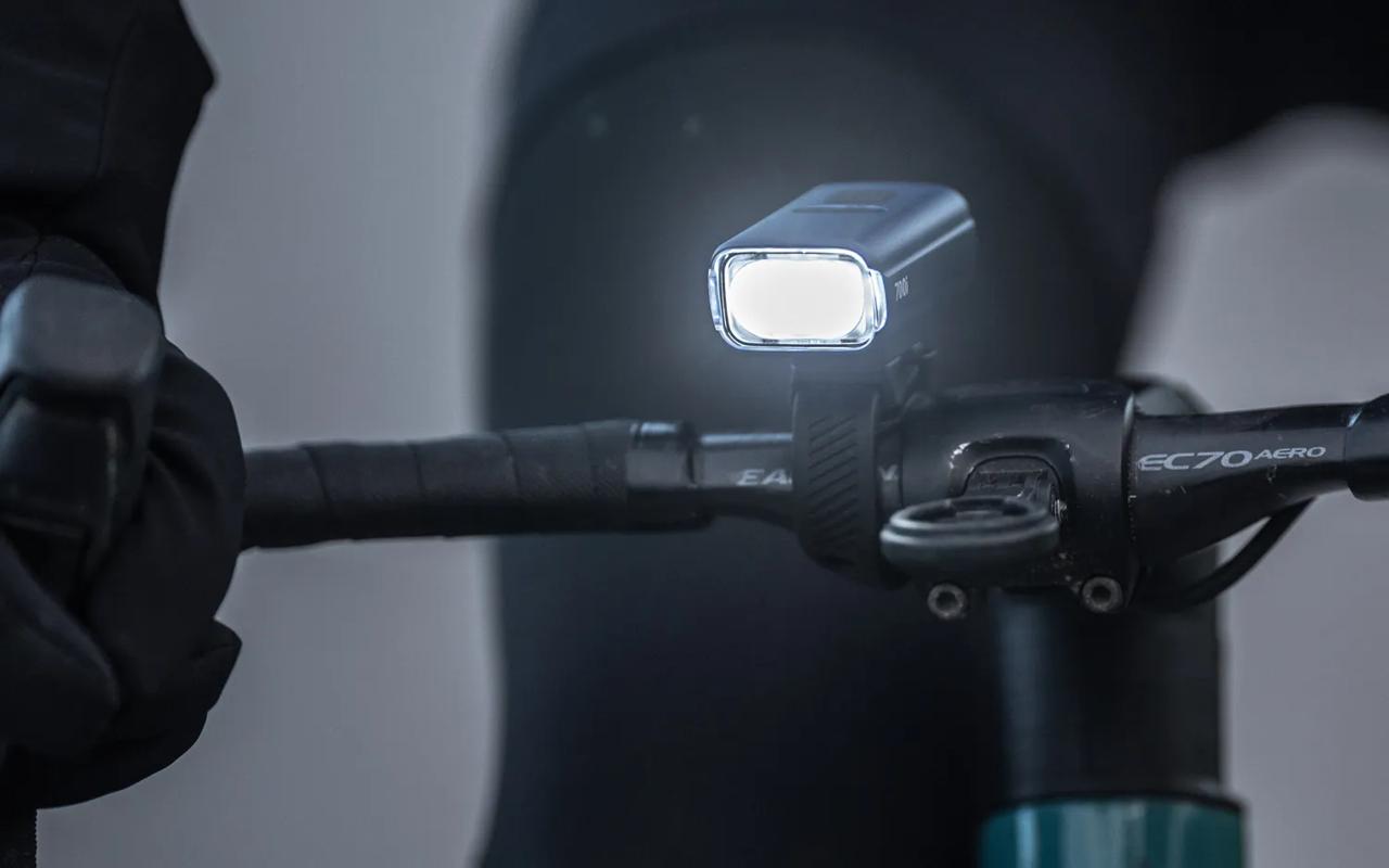 Framljus BBB NANOSTRIKE 700 i Blå