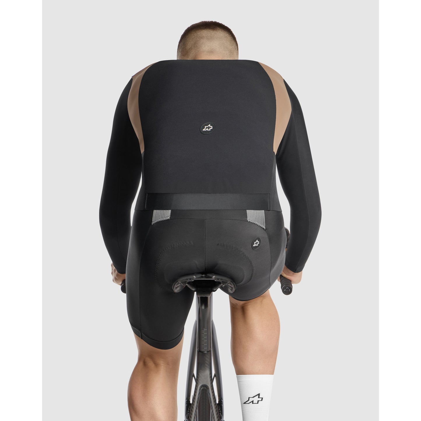 ASSOS MILLE GTS S11 Terra Sand Sleeveless Jacket